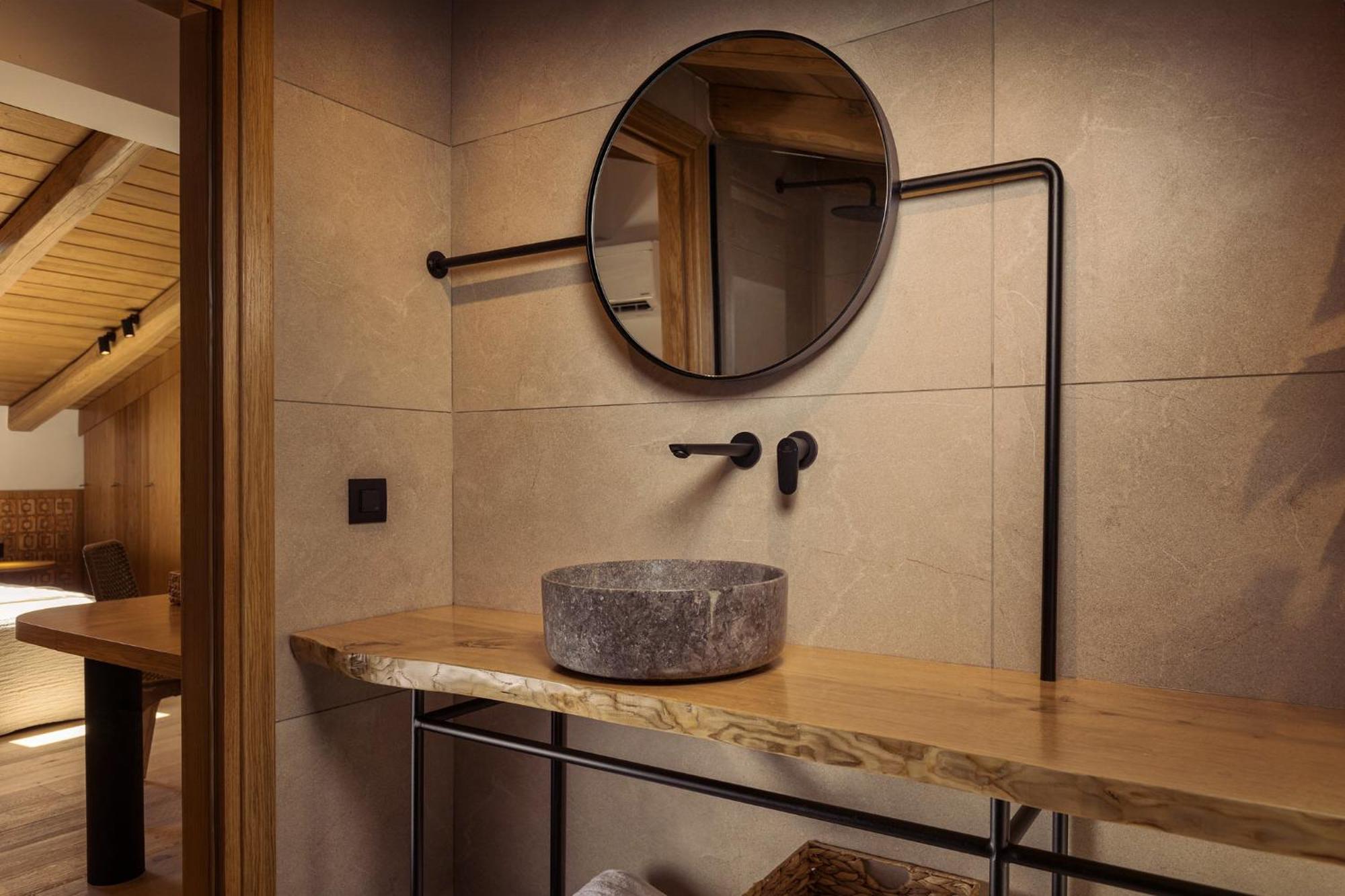 Horizon Stone House *