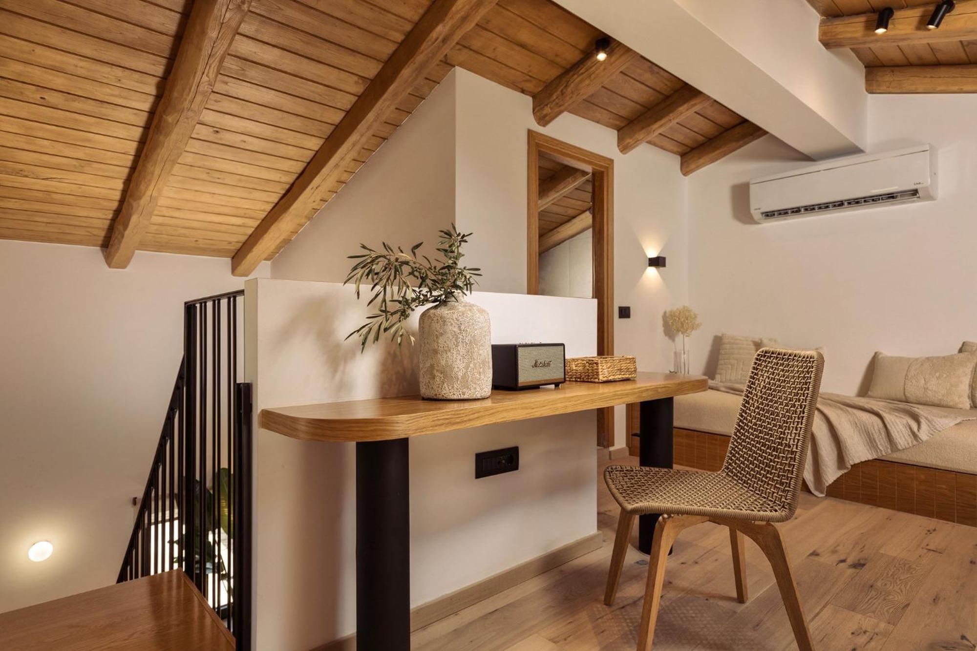 Villa Horizon Stone House